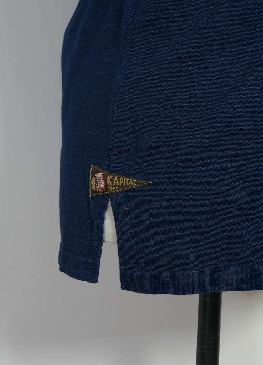 KAPITAL 4 FLAGS | Jersey Pennant T | Indigo - Image 5