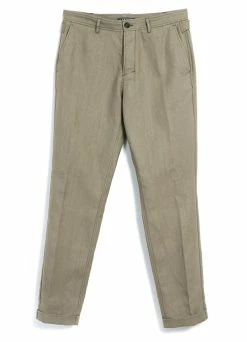 HANSEN GARMENTS FINN | Side Buckle Regular Trousers | Bay Leaf