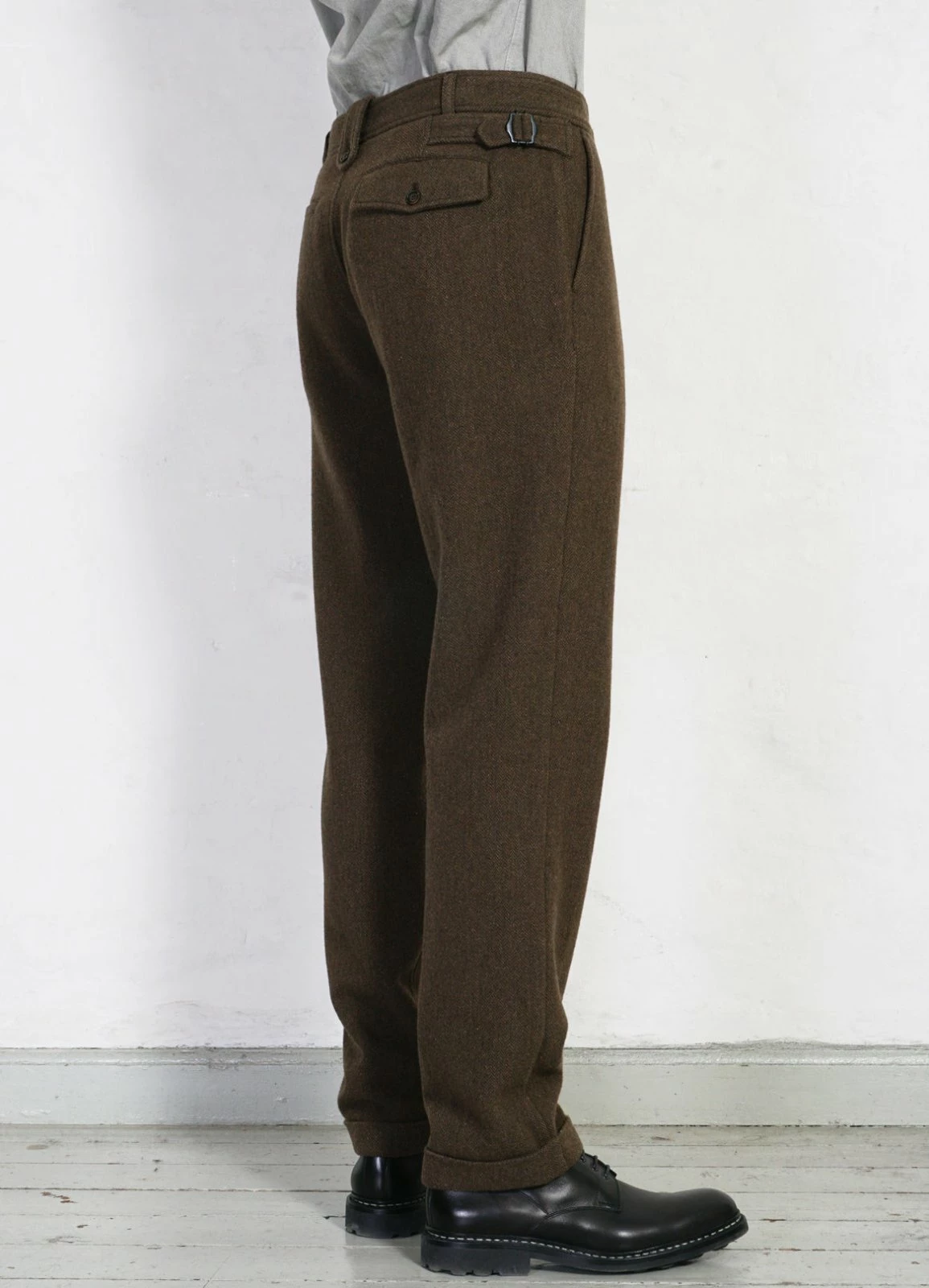 HANSEN GARMENTS FINN | Side Buckle Regular Trousers | Brown Herringbone - Image 6