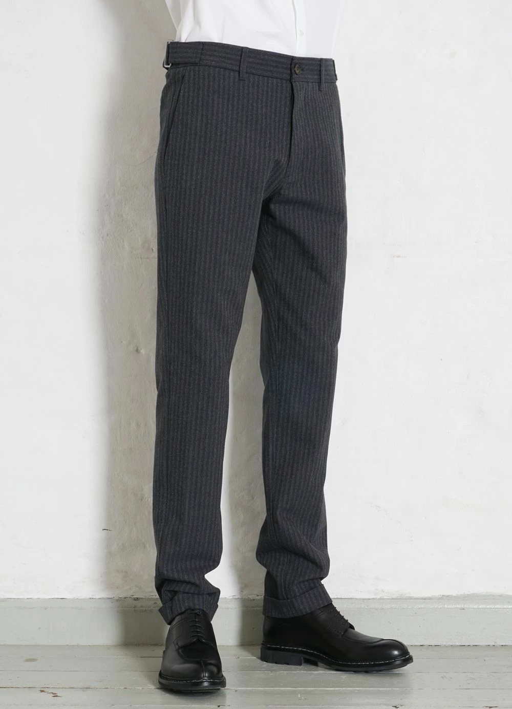 HANSEN GARMENTS FINN | Side Buckle Regular Trousers | Grey Pin - Image 2